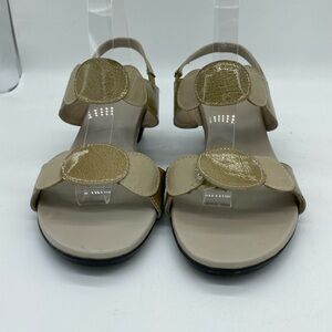 Munro Slingback Sandals Tan Beige Block Heels Womens Size 9 W